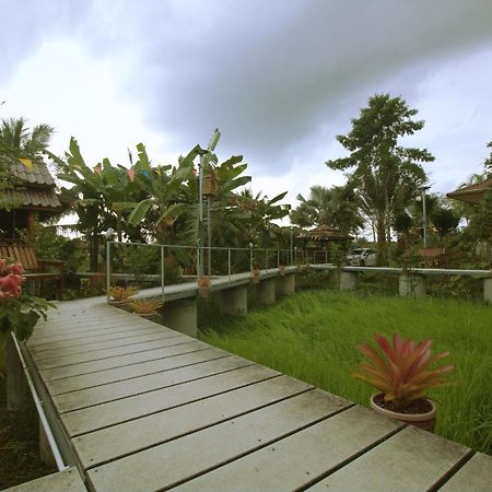 เรือนไทยใจสุขเอ๋ย Hotel Ban Bang Wa Bagian luar foto