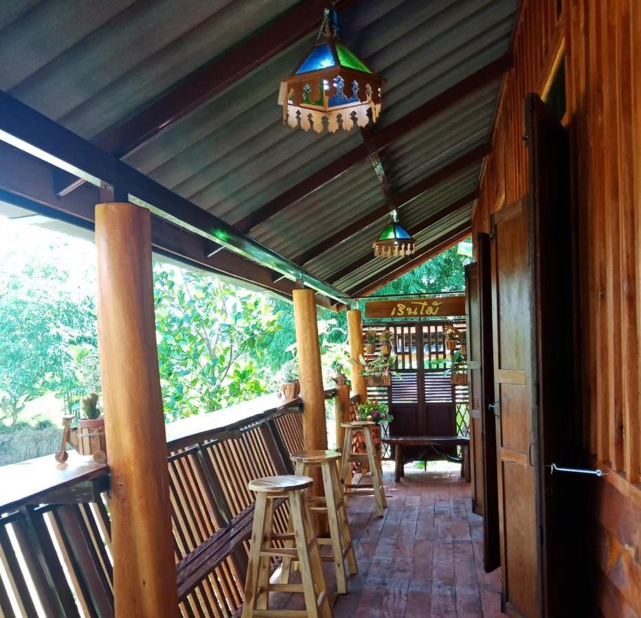 เรือนไทยใจสุขเอ๋ย Hotel Ban Bang Wa Bagian luar foto