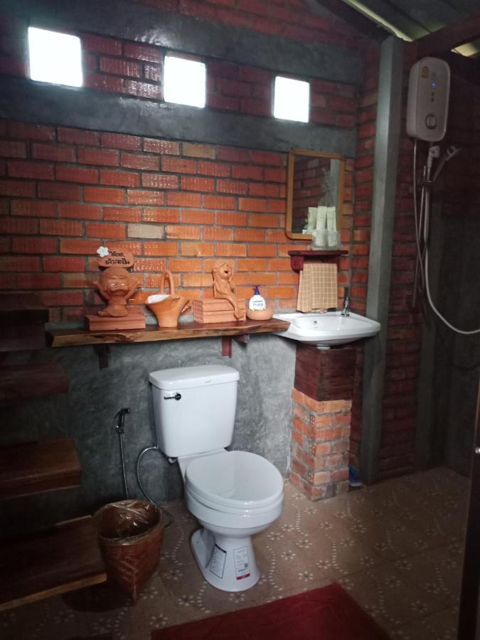 เรือนไทยใจสุขเอ๋ย Hotel Ban Bang Wa Bagian luar foto