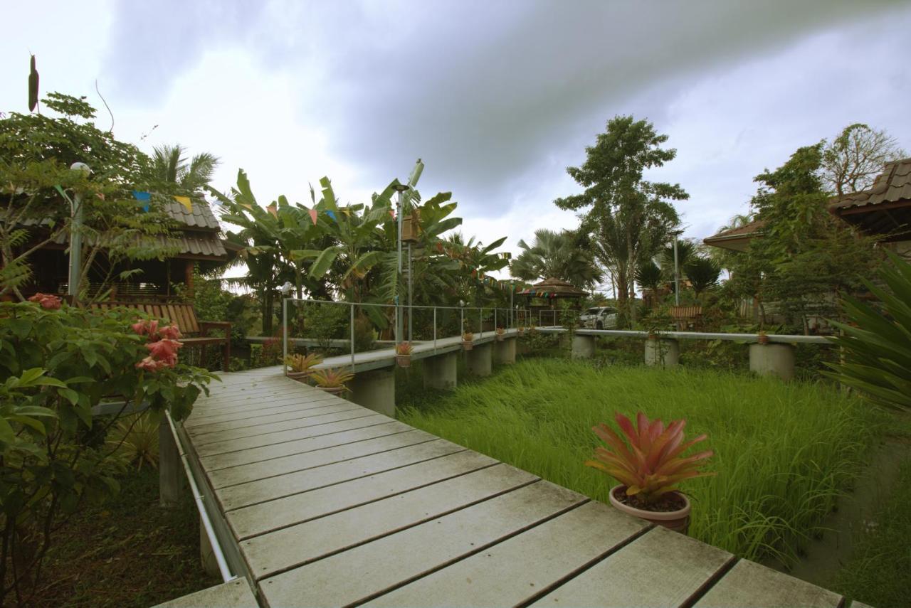 เรือนไทยใจสุขเอ๋ย Hotel Ban Bang Wa Bagian luar foto