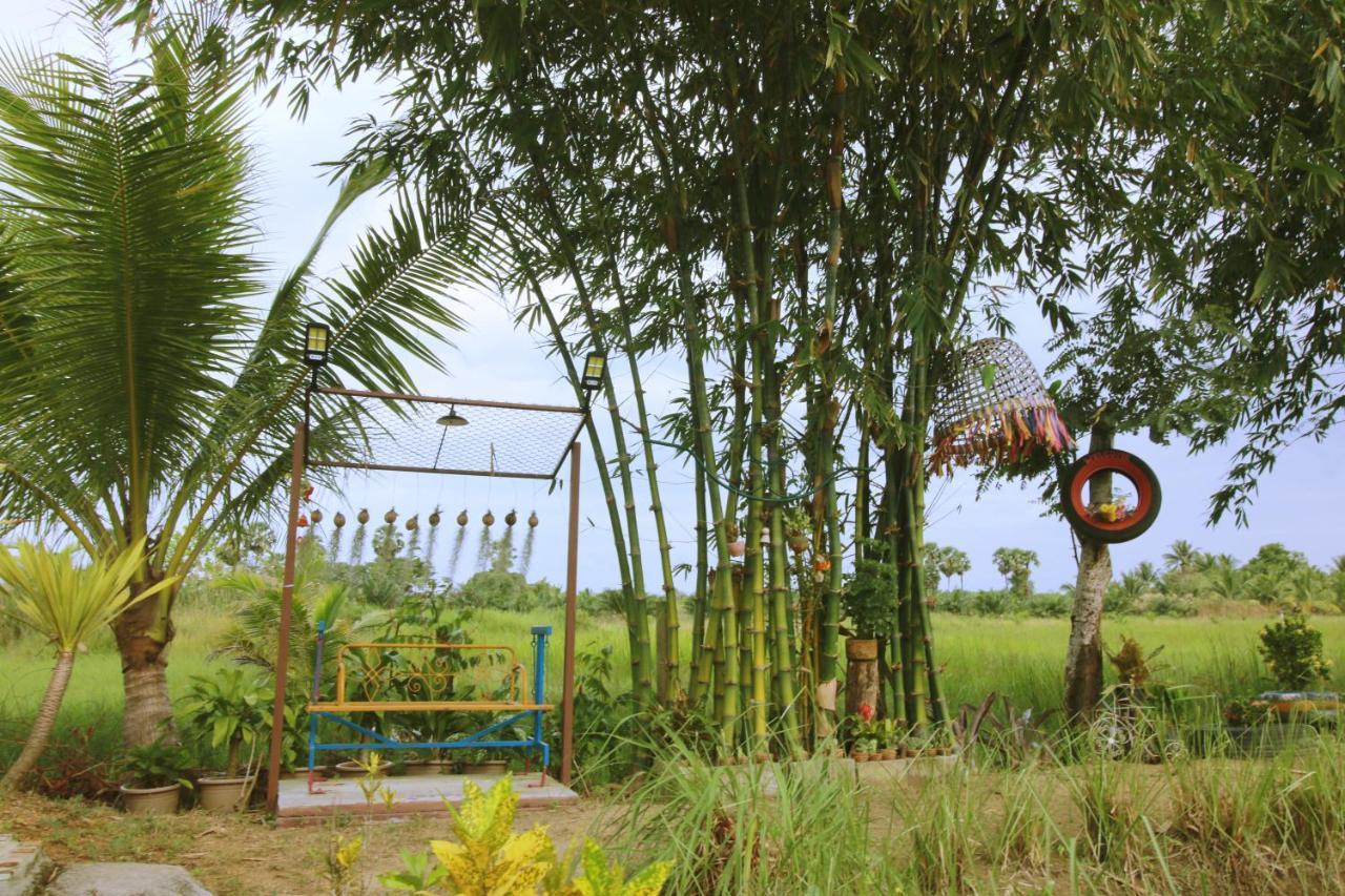 เรือนไทยใจสุขเอ๋ย Hotel Ban Bang Wa Bagian luar foto