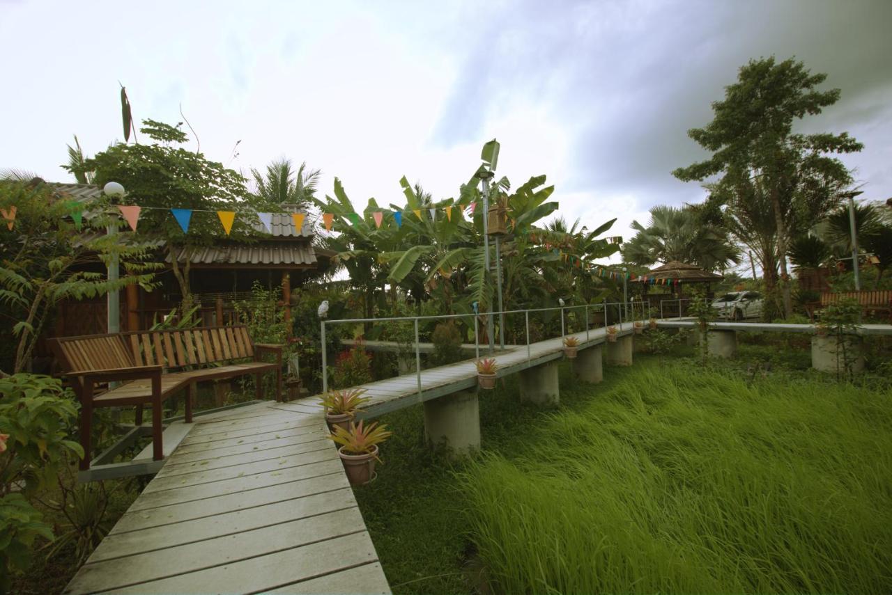 เรือนไทยใจสุขเอ๋ย Hotel Ban Bang Wa Bagian luar foto